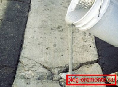 U mješavini foto-cementa i vapna za brtvljenje pukotina u betonu