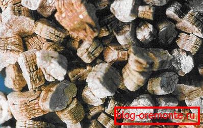 Kada se grije, vermikulit povećava volumen nekoliko puta. Što je više grijano, niža je konačna gustoća.