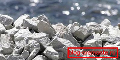 drobljeni kamen – главный наполнитель, который позволяет сэкономить цемент без потери прочностных характеристик
