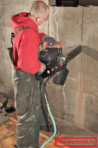 Lančana pila za beton omogućuje izrezivanje betonskih proizvoda i monolitnih konstrukcija.