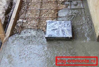 Betonski pločnik oko kuće. Betonski pločnik oko kuće.