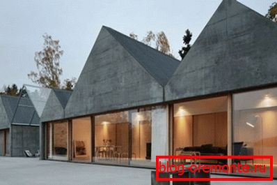 Betonsko područje u dvorištu vikendice. Betonsko područje u dvorištu vikendice.