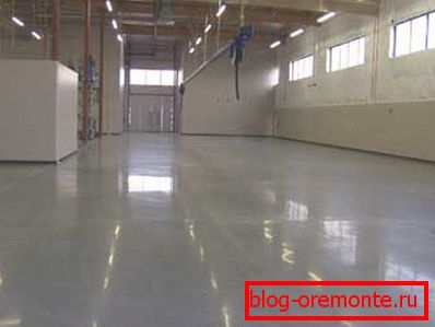 Betonski pod, nakon glačanja, injektiranja i poliranja Betonski pod, nakon glačanja, injektiranja i poliranja