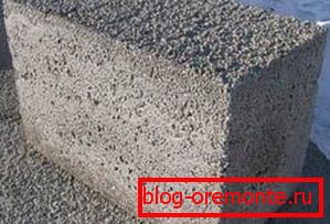 Blok teških betona, težina koja se mora uzeti u obzir pri izračunavanju baze