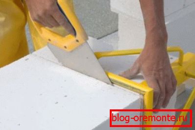 Kako bi rez bio savršeno glatko, najbolje je koristiti posebni trg koji se može kupiti u trgovini ili sami Kako bi rez bio savršeno glatko, najbolje je koristiti posebni trg koji se može kupiti u trgovini ili sami
