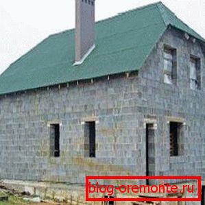 Kuće izrađene od ekspandirane gline puno su lakše, što omogućuje da ne stvara previše pritiska na tlo. Kuće izrađene od ekspandirane gline puno su lakše, što omogućuje da ne stvara previše pritiska na tlo.