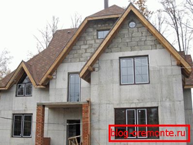 Dvokatna monolitna pjenasta betonska kuća Dvokatna monolitna pjenasta betonska kuća