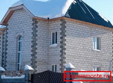Fotografije privatne kuće gaziranog betona. Fotografije privatne kuće gaziranog betona.