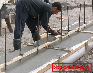 Baza je napunjena otopinom B15 Baza je napunjena otopinom B15