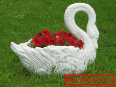 Ne samo grube strukture mogu biti izrađene od betona, ali i elegantne skulpture. Ne samo grube strukture mogu biti izrađene od betona, ali i elegantne skulpture.