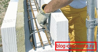 Izrada armiranog remena uz uporabu posebnih blokova gaziranog betona, gdje je opća veza i dodatna izolacija Izrada armiranog remena uz uporabu posebnih blokova gaziranog betona, gdje je opća veza i dodatna izolacija