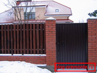 Brick stupovi wicket s profesionalnog lista s vlastitim rukama