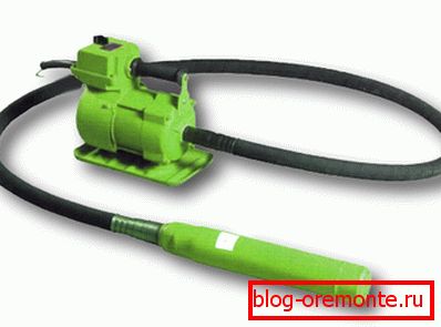 Klasični elektromehanički vibrator za beton. Klasični elektromehanički vibrator za beton.