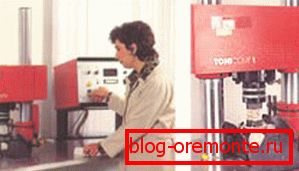 Laboratorijski tehničari stalno prate kvalitetu smjese. Laboratorijski tehničari stalno prate kvalitetu smjese.