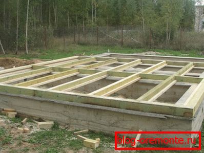 Podni kašnjenja - grede s kranijalnim šipkama Podni kašnjenja - grede s kranijalnim šipkama