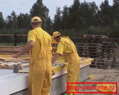 Montaža izolacijske izolacije s izolacijom na podrumu prije polaganja Montaža izolacijske izolacije s izolacijom na podrumu prije polaganja