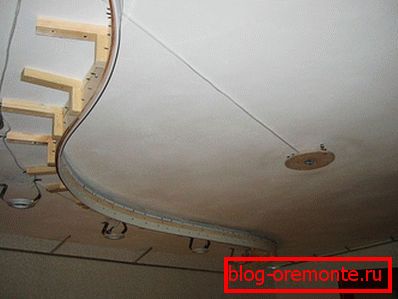 Montaža višeslojne stropne rasvjete Montaža višeslojne stropne rasvjete