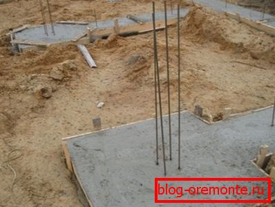 Na foto - betonskoj podlozi Na foto - betonskoj podlozi