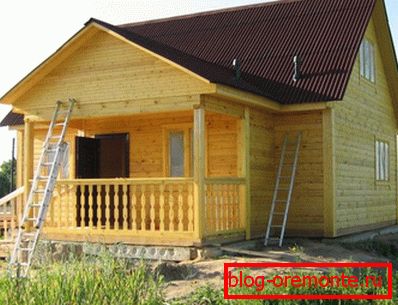 Na fotografiji - kuću s potkrovljem iz bara 9x9 Na fotografiji - kuću s potkrovljem iz bara 9x9