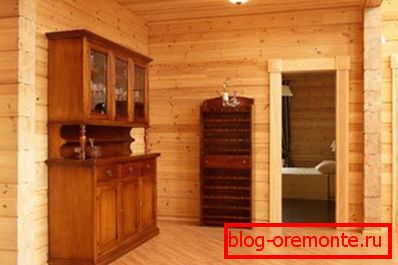 Fotografija prikazuje unutrašnjost kuće. Fotografija prikazuje unutrašnjost kuće.