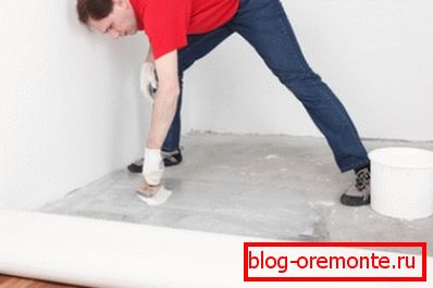 Na fotografiji - kako položiti linoleum na betonskom podu s ljepilom Na fotografiji - kako položiti linoleum na betonskom podu s ljepilom