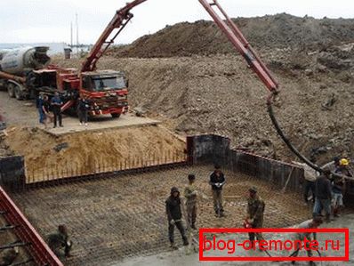 Na fotografiji - velikim betoniranjem u industrijskoj gradnji. Na fotografiji - velikim betoniranjem u industrijskoj gradnji.