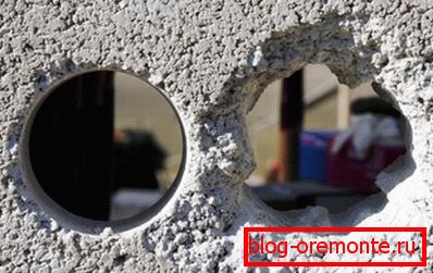 Na fotografiji su prikazane rupe od dijamanta (lijevo) i pobedite (desne) krune. Na fotografiji su prikazane rupe od dijamanta (lijevo) i pobedite (desne) krune.