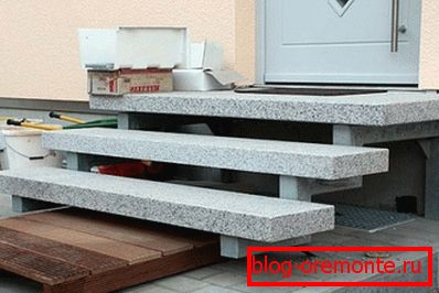 Slika prikazuje armirane betonske stepenice postavljene na metalnu zavarenu konstrukciju Slika prikazuje armirane betonske stepenice postavljene na metalnu zavarenu konstrukciju