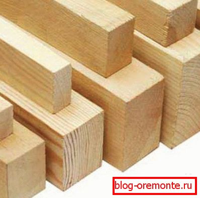 U foto - drvo različitih veličina. U foto - drvo različitih veličina.