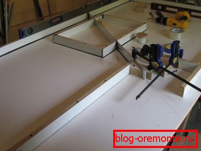 Na fotografiji - proces sastavljanja oplate. Na fotografiji - proces sastavljanja oplate.