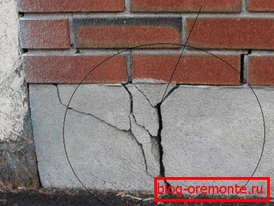 Na fotografiji - tipičan primjer strukturnih pukotina. Na fotografiji - tipičan primjer strukturnih pukotina.