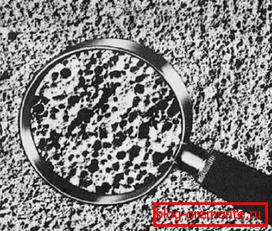 Fotografija prikazuje strukturu staničnog betona. Fotografija prikazuje strukturu staničnog betona.