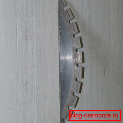 Slika prikazuje postupak rezanja za beton. Slika prikazuje postupak rezanja za beton.
