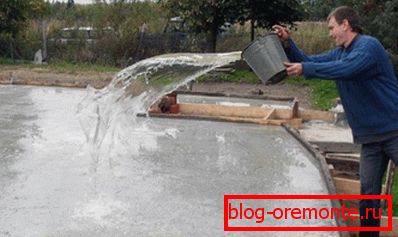 Dobar primjer zašto zaliti vodu preko betona - ovako vam daje pravo vrijeme za otvrdnjavanje Dobar primjer zašto zaliti vodu preko betona - ovako vam daje pravo vrijeme za otvrdnjavanje