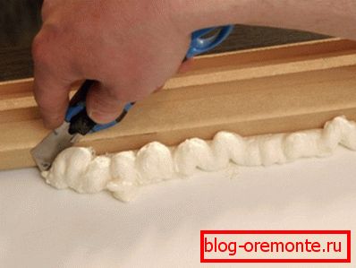 Uklonite preostalu pjenu. Do-it-yourself vrata