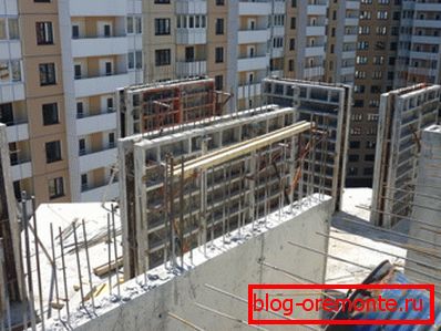 Konvencionalni mort-pijesak bez armature nema potrebnu čvrstoću, zbog čega je prisutnost ojačanja jednostavno potrebna tijekom betoniranja. Konvencionalni mort-pijesak bez armature nema potrebnu čvrstoću, zbog čega je prisutnost ojačanja jednostavno potrebna tijekom betoniranja.