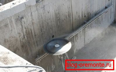 Jedna od mogućnosti za rezanje dijamanta gotovih betonskih temelja Jedna od mogućnosti za rezanje dijamanta gotovih betonskih temelja
