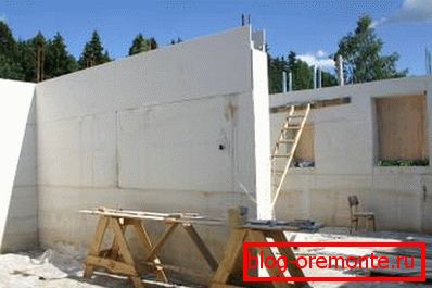 Homogena struktura osigurava odsutnost pukotina i šupljina u zidovima Homogena struktura osigurava odsutnost pukotina i šupljina u zidovima