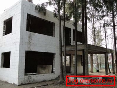 Nakon završetka rada, dobiva se glatka površina koja je udobna za doradu. Nakon završetka rada, dobiva se glatka površina koja je udobna za doradu.