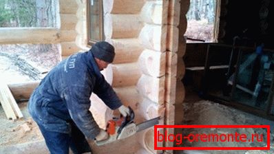 Rezni otvor u drvenoj kući Rezni otvor u drvenoj kući