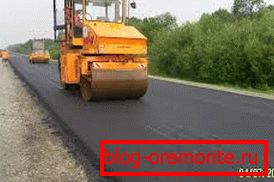 Proces izrade pločnika praktički se ne razlikuje od polaganja cesta, iako ne mora vršiti takve velike utjecaje na površinu. Proces izrade pločnika praktički se ne razlikuje od polaganja cesta, iako ne mora vršiti takve velike utjecaje na površinu.
