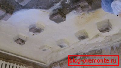 Moguće je provesti toplinsku izolaciju raspršivanjem i na vodoravnoj i na okomitim površinama. Moguće je provesti toplinsku izolaciju raspršivanjem i na vodoravnoj i na okomitim površinama.