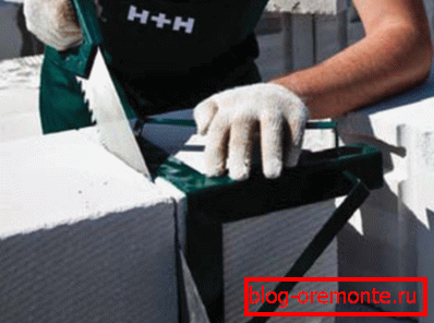 Rezanje blokom s piljevinom pomoću kvadrata. Rezanje blokom s piljevinom pomoću kvadrata.