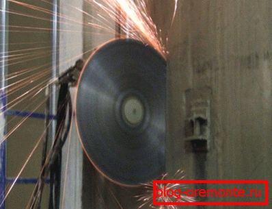 Rezanje armiranog betona s dijamantnim krugovima je težak i opasan proces Rezanje armiranog betona s dijamantnim krugovima je težak i opasan proces