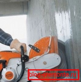 Ručno rezanje armiranog betona s dijamantnim krugovima Ručno rezanje armiranog betona s dijamantnim krugovima