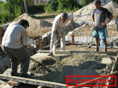 Ručna priprema betona traži puno vremena i truda. Ručna priprema betona traži puno vremena i truda.