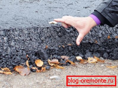 Sloj slomljene kamene mastiksne mješavine na kolniku Sloj slomljene kamene mastiksne mješavine na kolniku