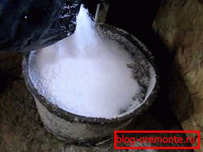 Pomiješajte smjesu s miješalicom Pomiješajte smjesu s miješalicom