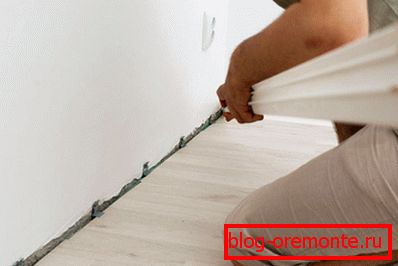 Prvo uklonite osnovnu ploču