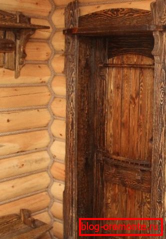 Starena pinija vrata izgledaju vrlo impresivno Starena pinija vrata izgledaju vrlo impresivno